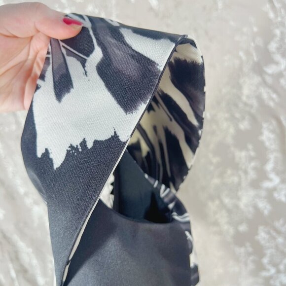 NWT Halston Heritage Crocus Print Off Shoulder Dress in Black Croc Size 4 - Picture 4 of 9